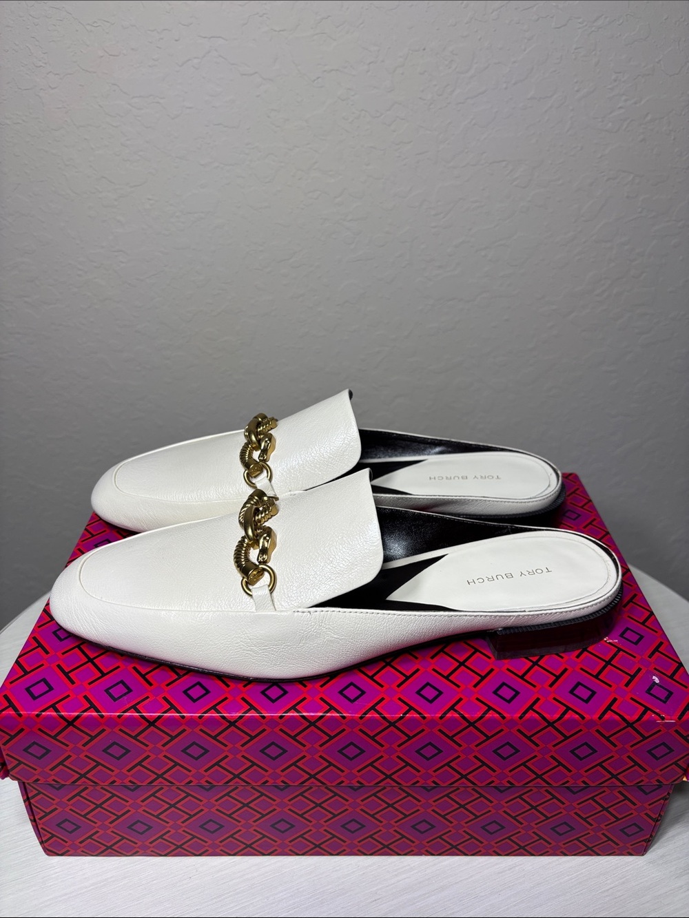 Tory Burch Jessa Loafer Slides Cream Leather Gold Chain Mules NIBOX Size 8.5 - Picture 5 of 9